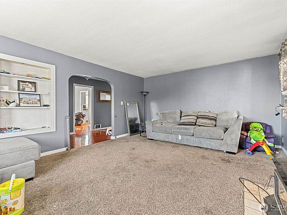 4th image of 422 W 3rd Street