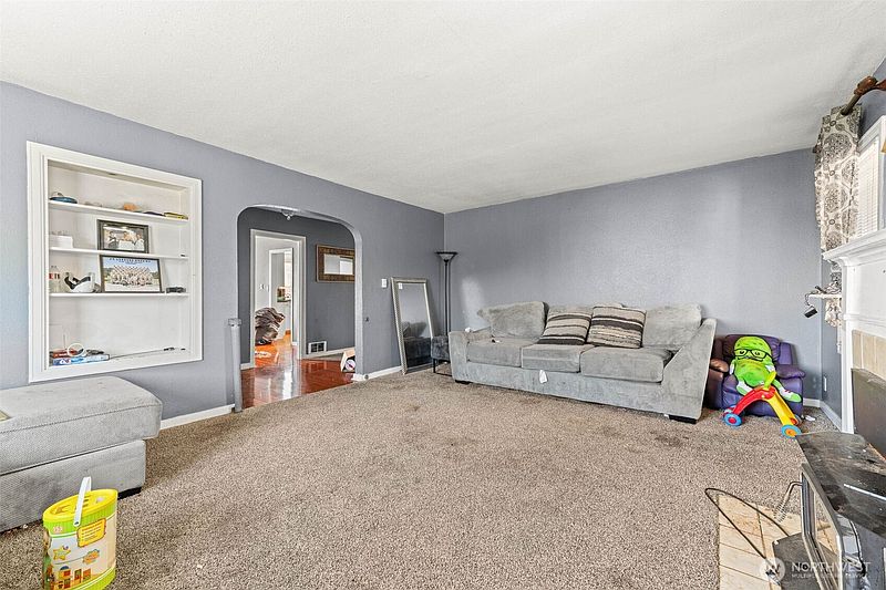 4th image of 422 W 3rd Street