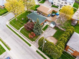 89 Elgin St N #B, Cambridge, ON N1R 5H5