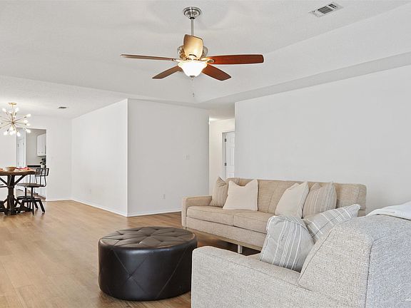 4th image of 142 Mirabelle Cir