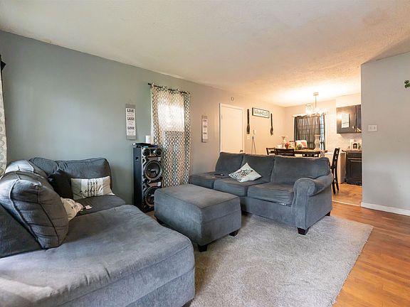 3rd image of 414 W Richland Ave