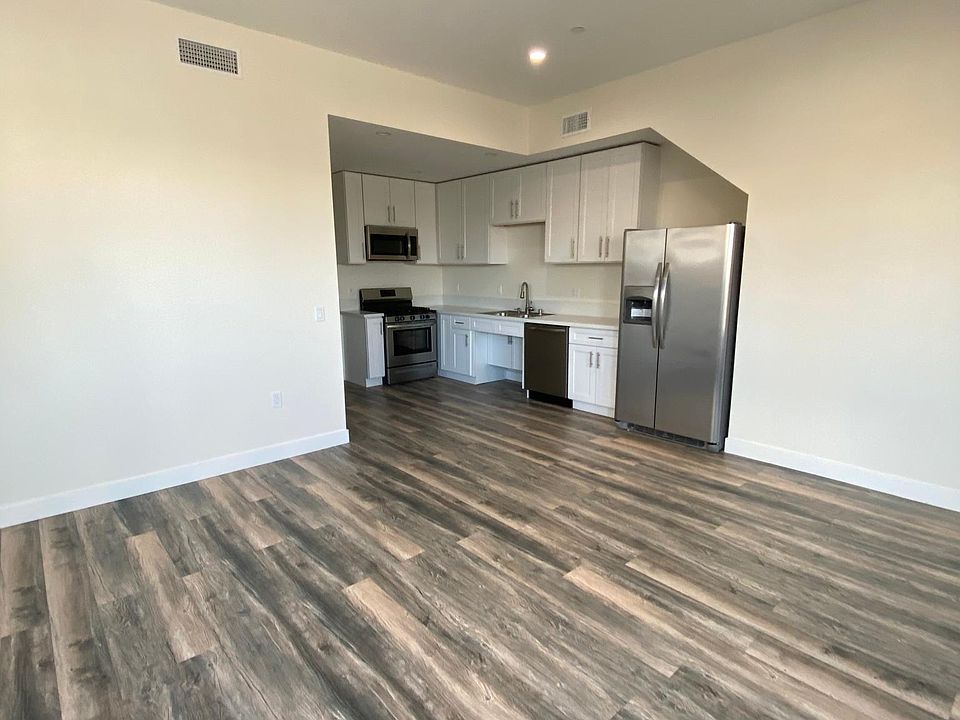 1st image of 5934 Vineland Ave #101