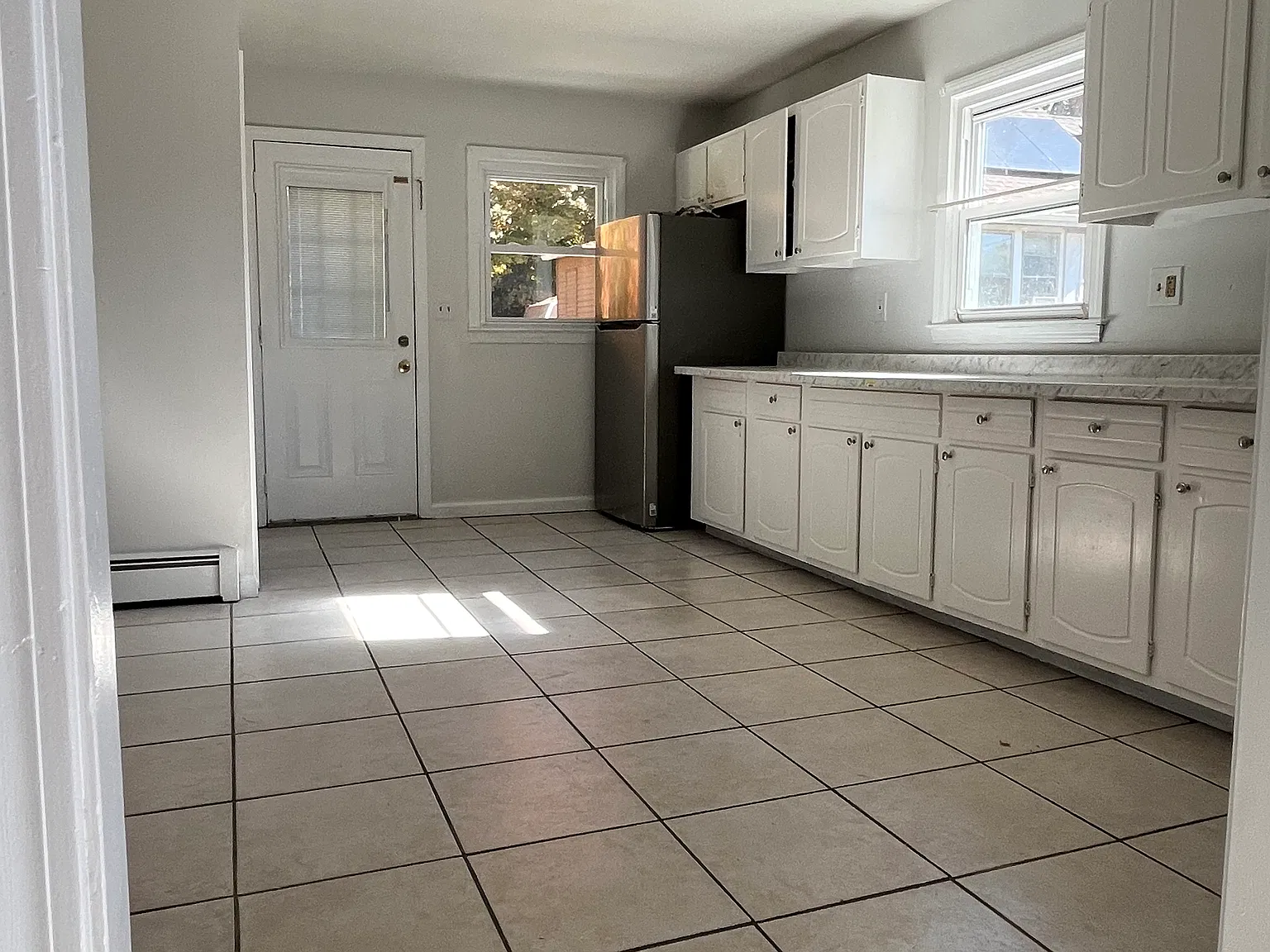 3 bed, 1.5 bath, 1125 sqft, $2,100 — Photo 3