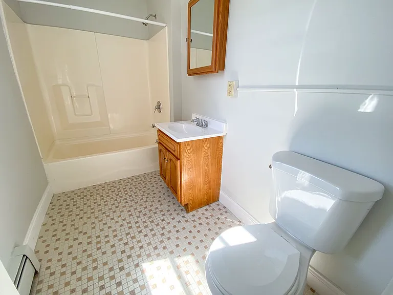 291 Buckingham St / Luca Investments LLC — Photo 3