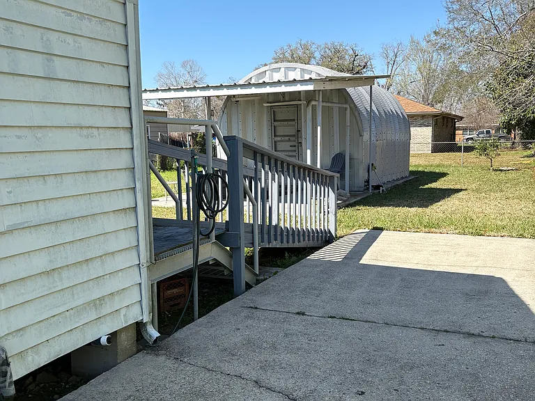 Annette Dr — Photo 42