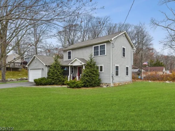 30 Washington Trl, Hopatcong Boro, NJ 07843