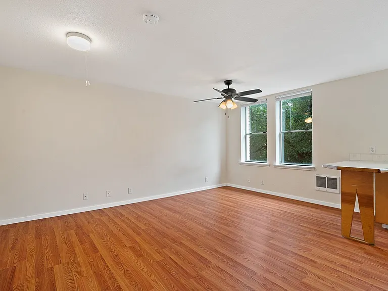 Abbottsford Apartments — Photo 84