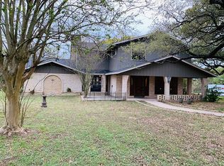 1902 Bentwood Dr, Floresville, TX 78114