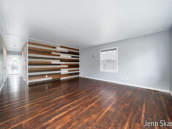 4th image of 1411 Hillcrest Ave NW