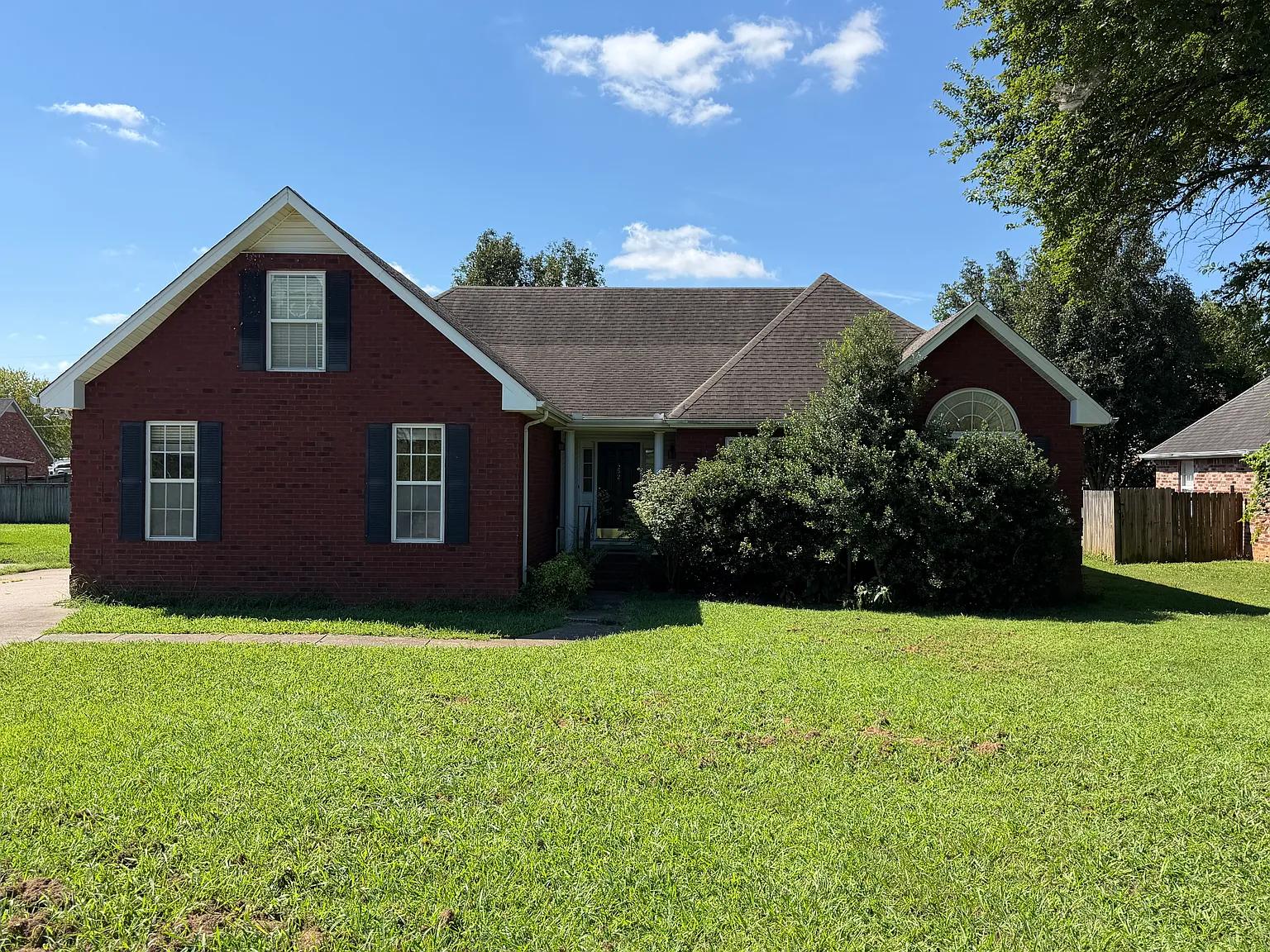 3 bed, 1888 sqft, $2,200 — Photo 1