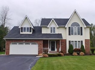 7044 Arrowhead Dr, Lockport, NY 14094