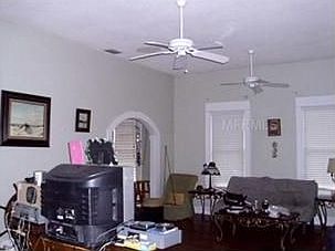 4th image of 931 E 32nd Ave