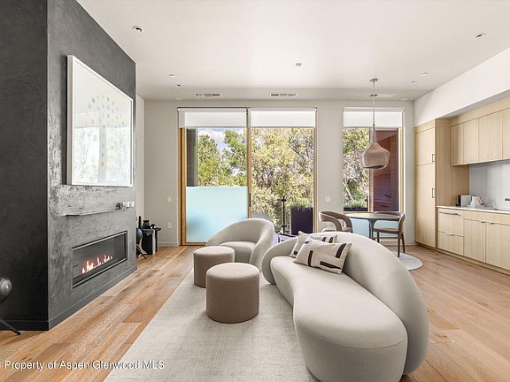 3rd image of 101 Willow Rd #202