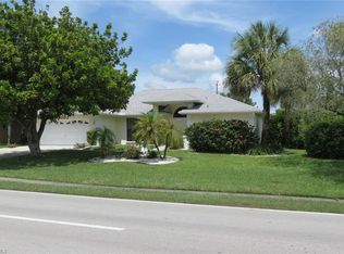1817 Viscaya Pkwy, Cape Coral, FL 33990