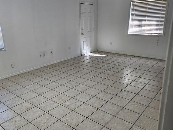 3rd image of 500 W 20th St