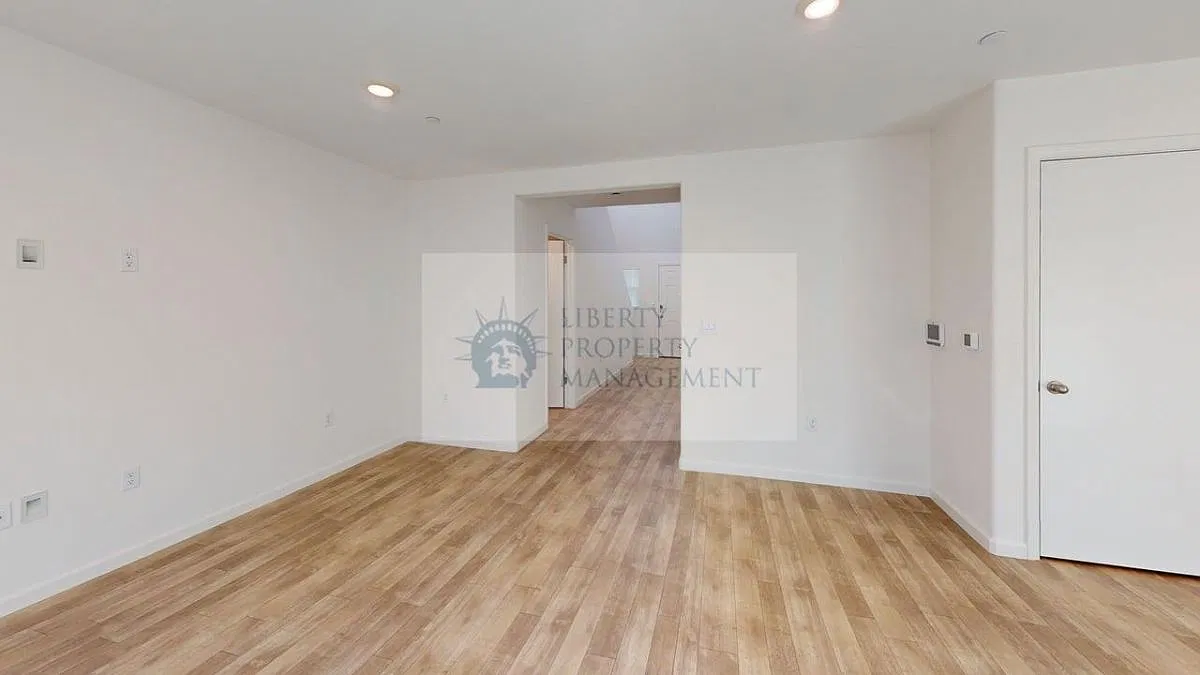 3 bed, 2.5 bath, 1582 sqft, $2,695 — Photo 4