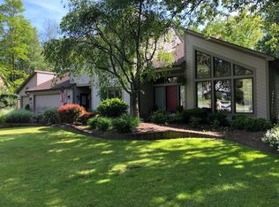 11 Stefenage Ct, Pittsford, NY 14534