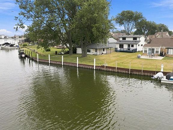3rd image of 38127 Huron Pointe Dr