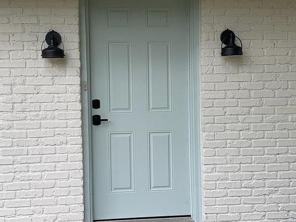 2nd image of 211 Maplewood Dr