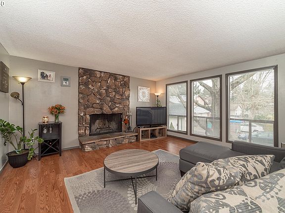 3rd image of 10204 NE 36th Cir