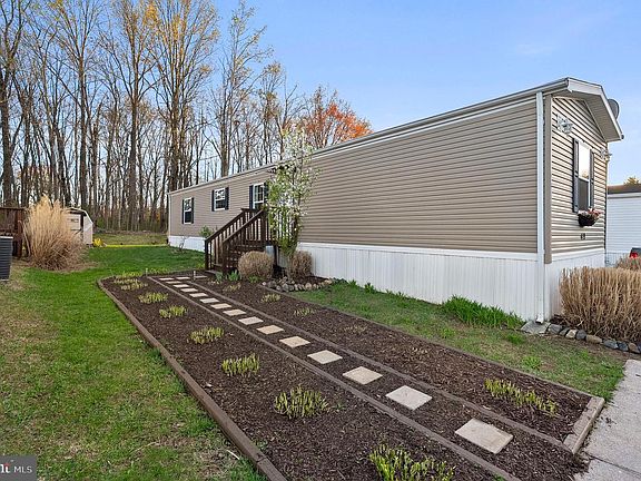 2nd image of 419 Underwood Ln