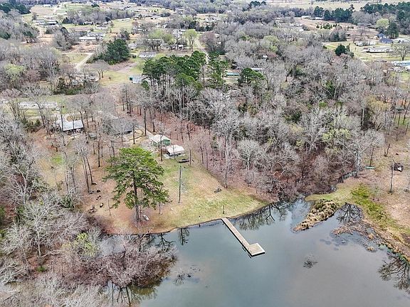 3rd image of 915 Red Bud Cir