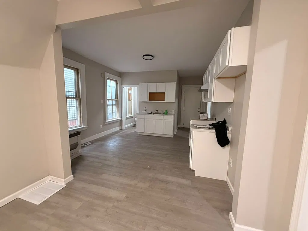 3 bed, $1,900 — Photo 2