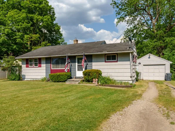 520 Ransom St, Augusta, MI 49012