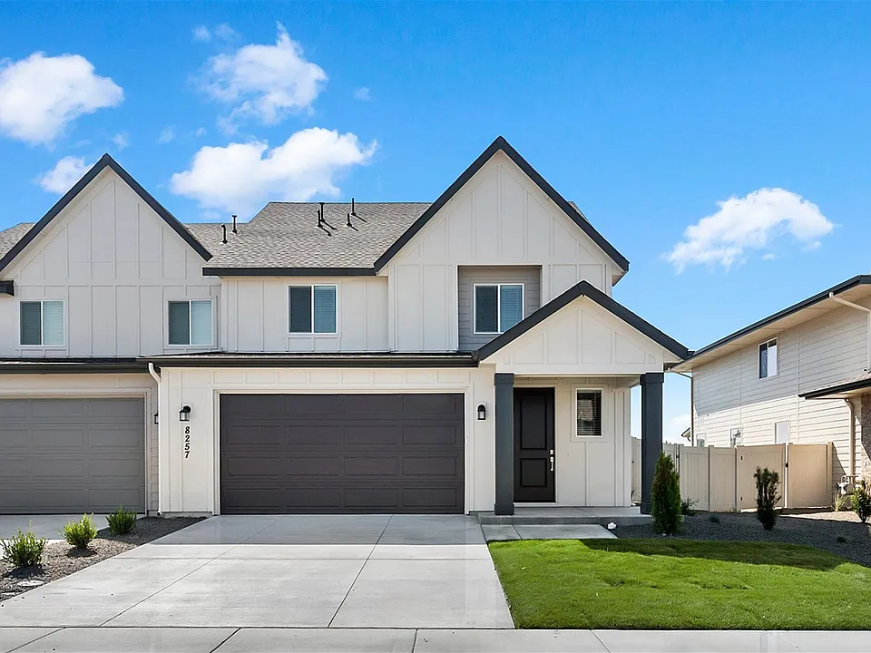 8257 W White Willow