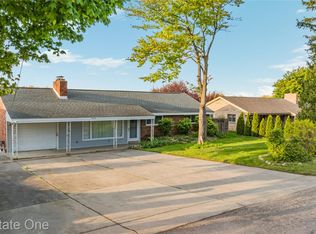 4416 S Shore Dr, Waterford, MI 48328