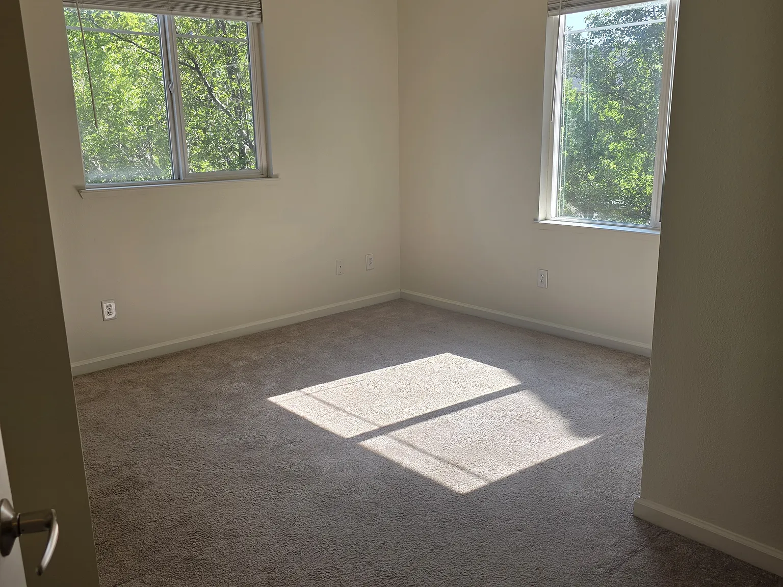 2 bed, 1112 sqft, $2,095 — Photo 2