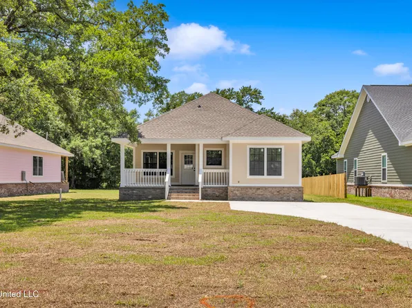 1415 Mantou St, Pascagoula, MS 39567