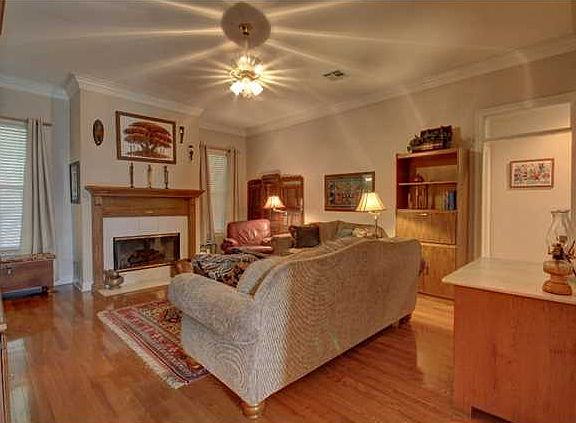 4th image of 106 Woodlake Ln