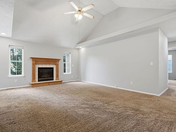 4th image of 1006 W Cobblefield Way