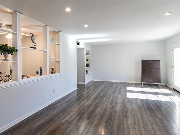 4th image of 1727 W Sam Houston Parkway S