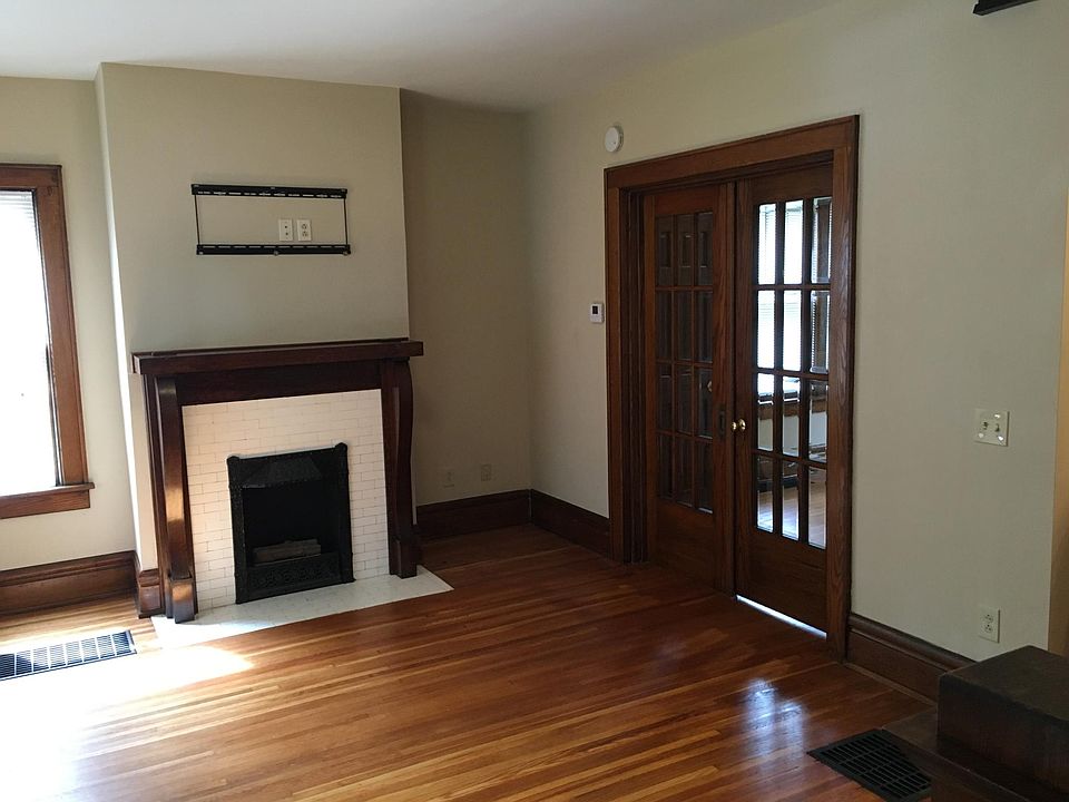 1st image of 106 W Oakland Ave #1