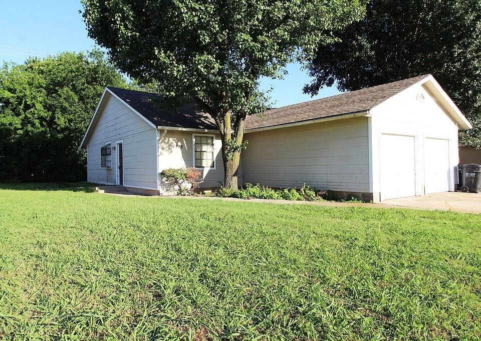 1st image of 1213 Parkwood Ct