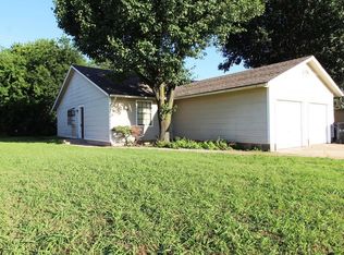 1213 Parkwood Ct, Moore, OK 73160