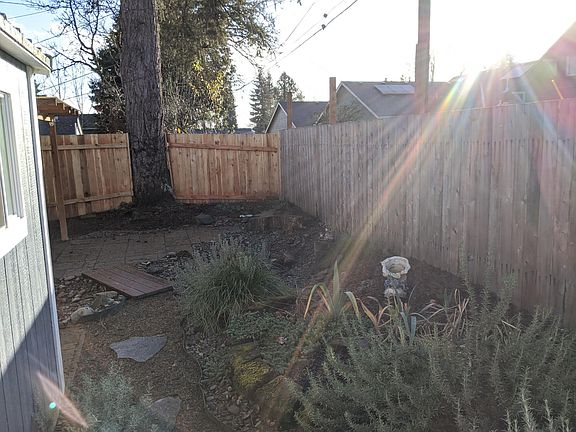 4th image of 251 NW Connell Ave #2