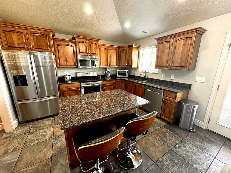 1808 E 2000 S — Photo 3