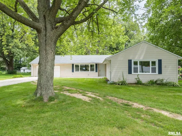 218 Gunion Ave, Pekin, IL 61554