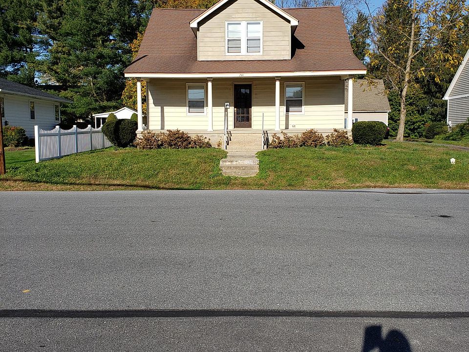 214 Center Street Front