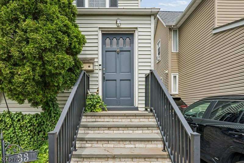 1st image of 33 Myrtle Ave
