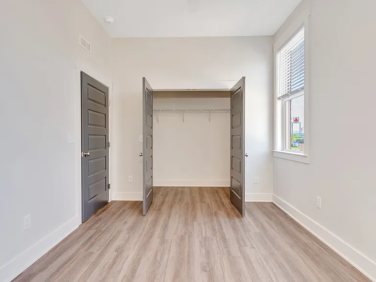 28 W 19th St #100 — Photo 8