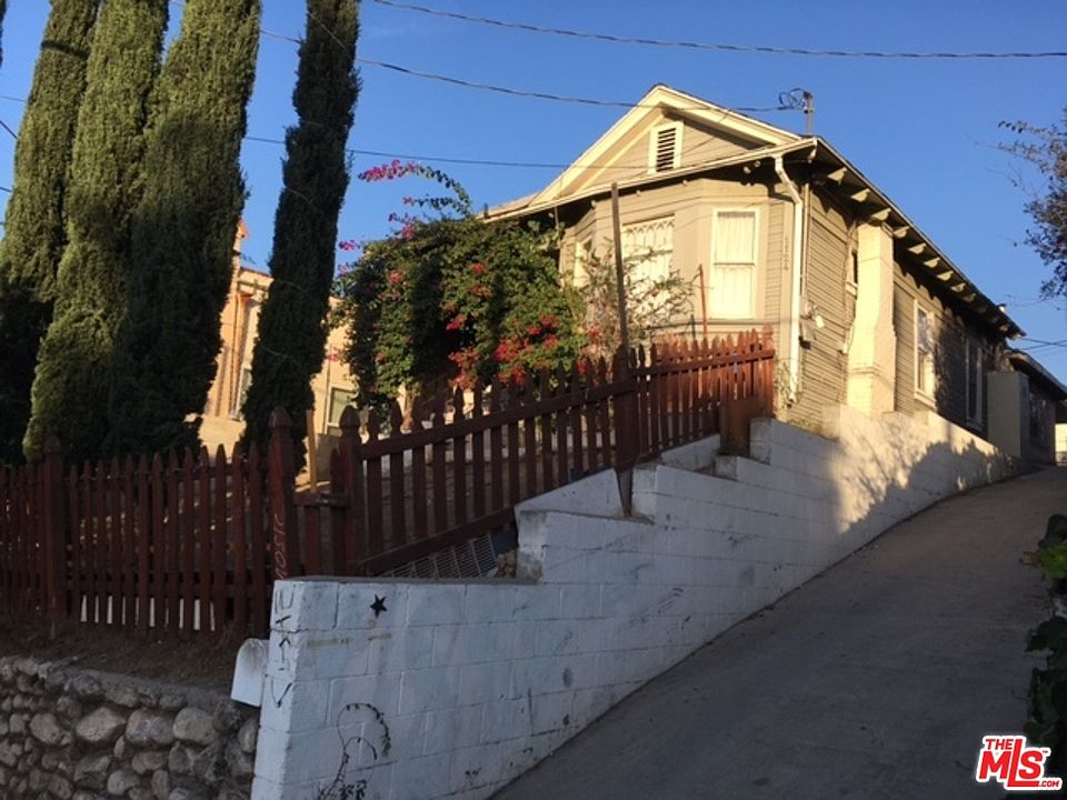 2nd image of 1124 S Normandie Ave