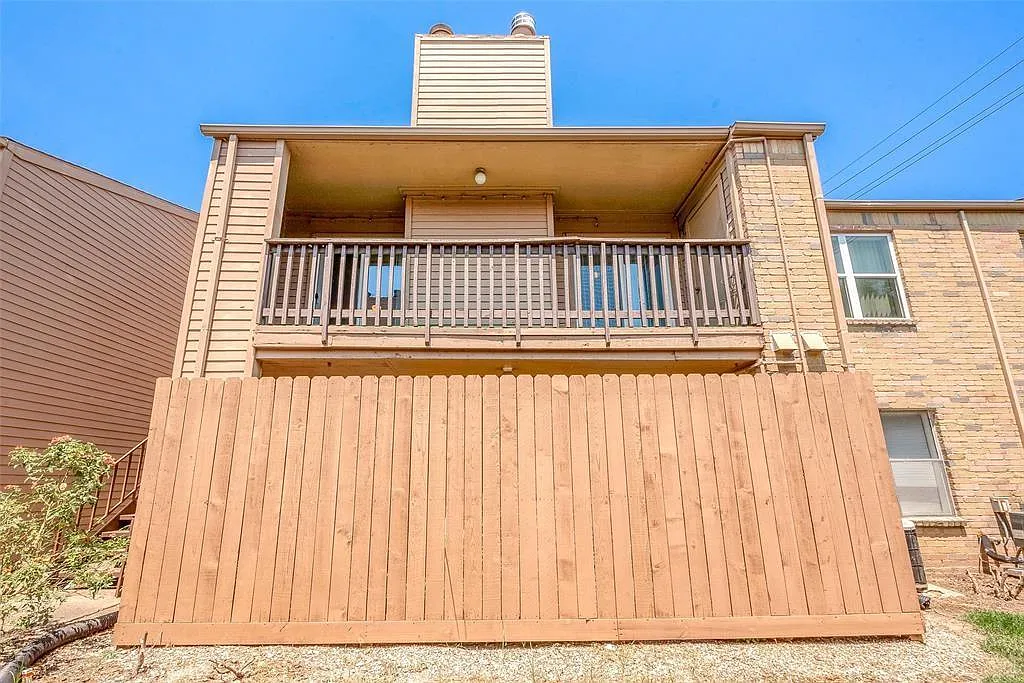 2 bed, 2.0 bath, 946 sqft, $1,400 — Photo 4