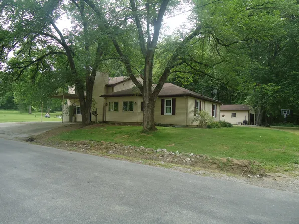 840 N 1st St, Grayville, IL 62844