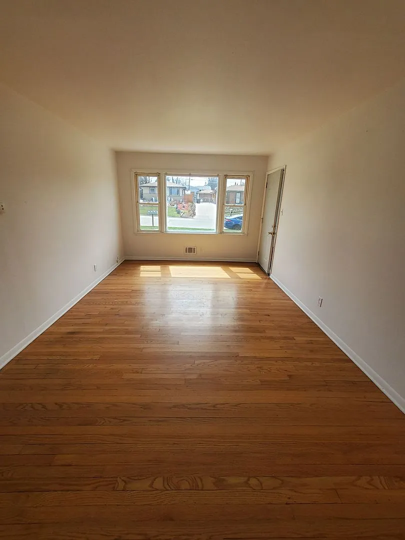 520 Lakeview Ave. (4 Unit) — Photo 3