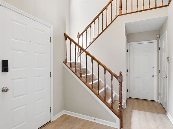 5th image of 803 Park Hill Ct