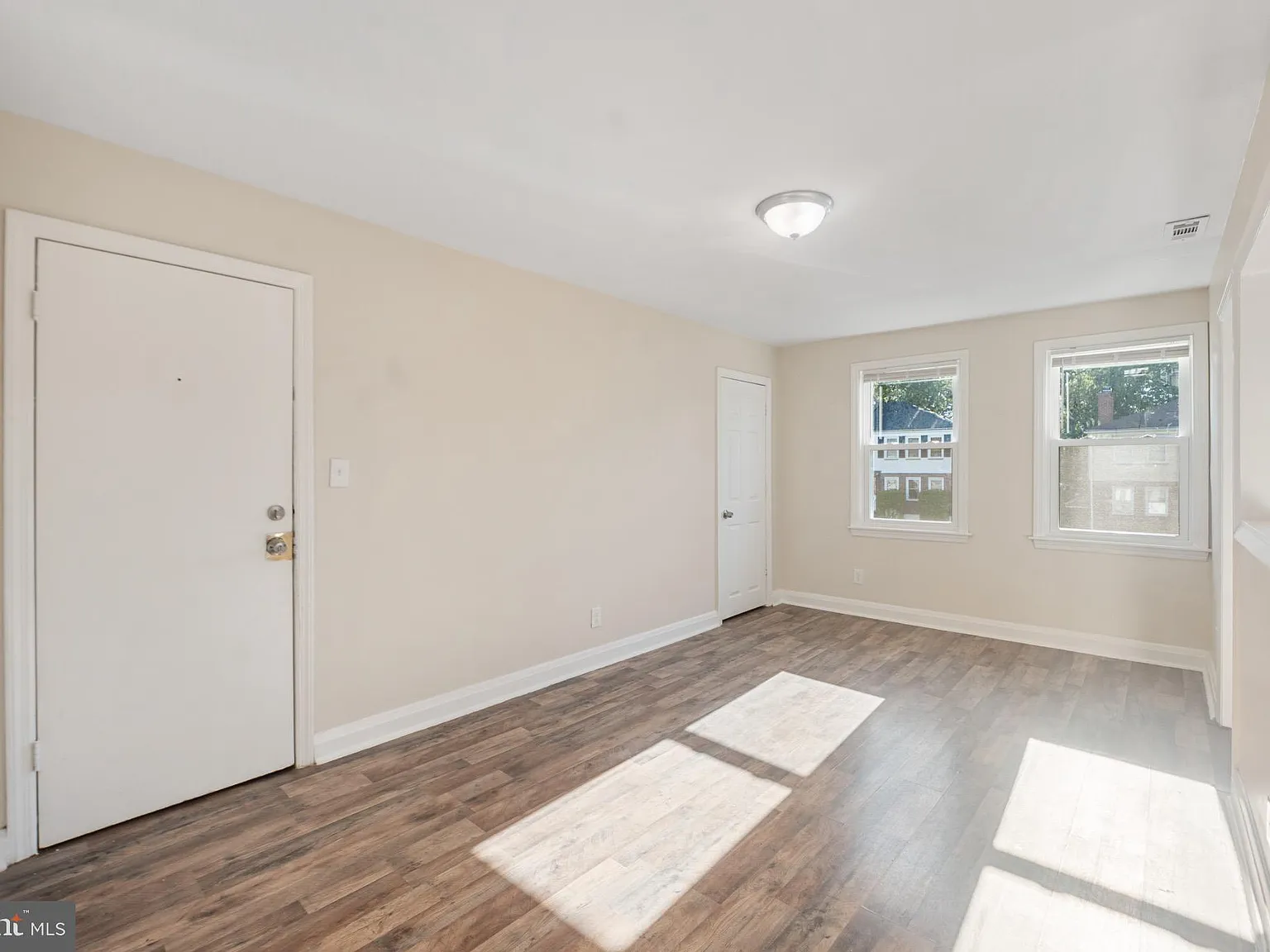 2 bed, 1.0 bath, 932 sqft, $1,200 — Photo 4